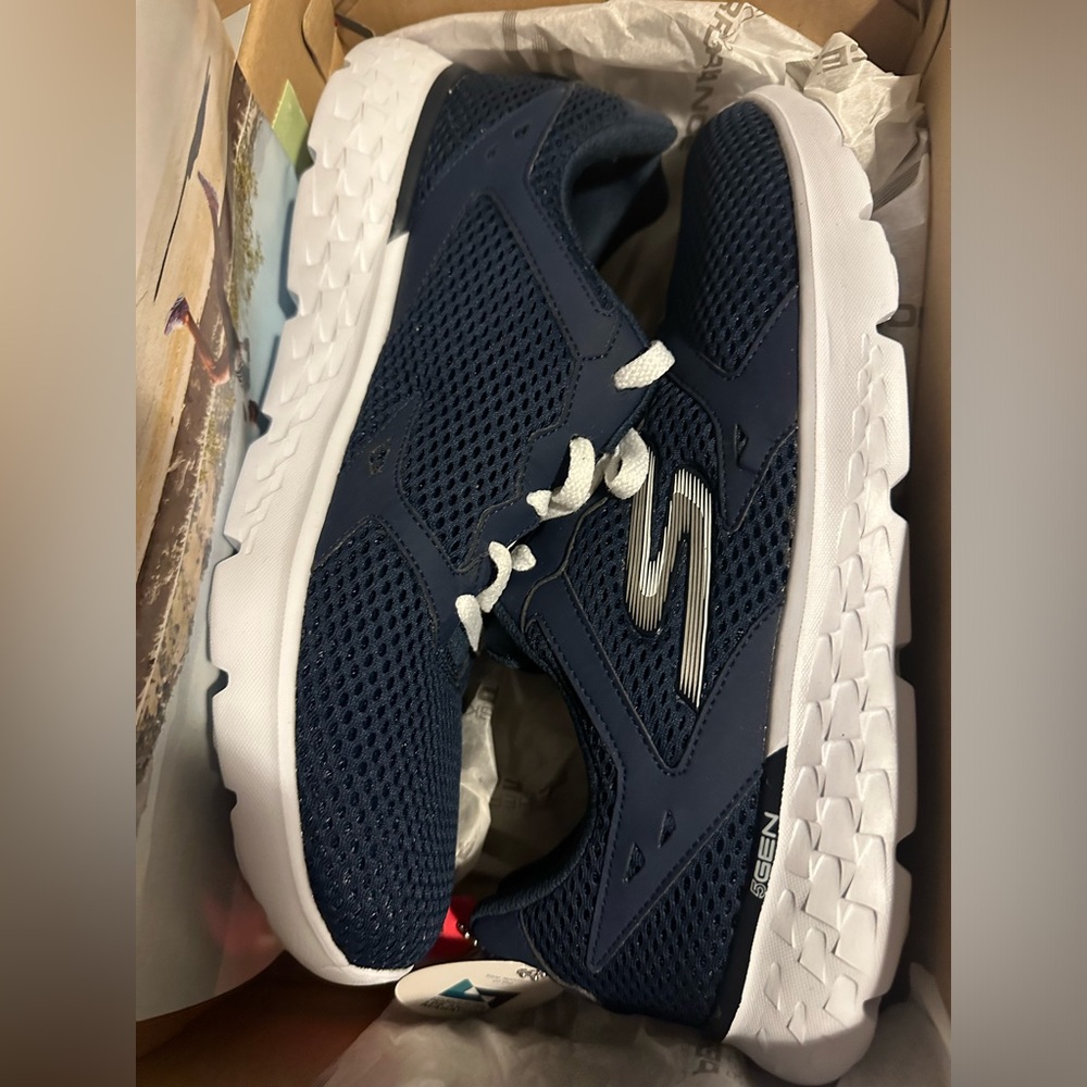 New women’s Skechers